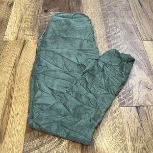 NWT Venti6 Woman’s Italian Olive Suede Crinkle Joggers Size S